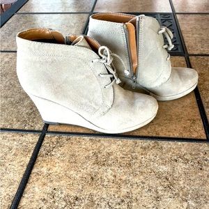 Women’s Dolce‎ Vita Tie- Up Tan Booties- Size 8.5- Pre-owned